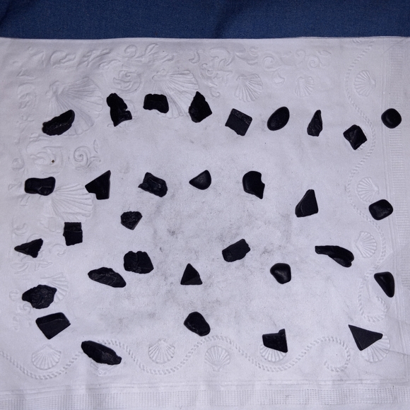 Real shungite stones and pebbles - Picture 3 of 8